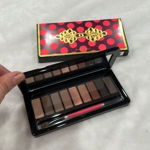 Mac cosmetics limited edition nutcracker sweet smoky eye compact